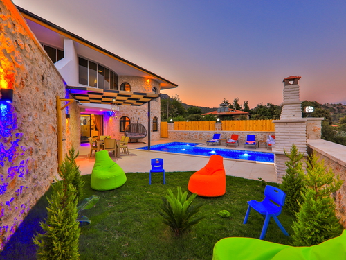  gece  -  Kasım
  | Seydikemer Karadere’de Hamamlı ve Isıtmalı Havuzlu Lüks Villa